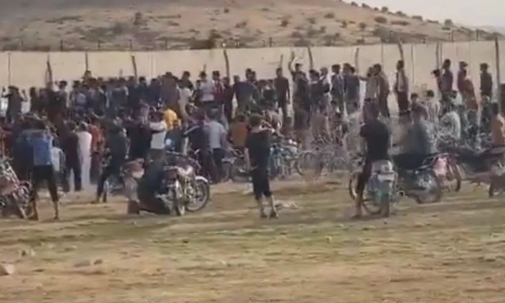 Εγκατέλειψαν τις θέσεις τους οι Τούρκοι στα σύνορα με τη Συρία